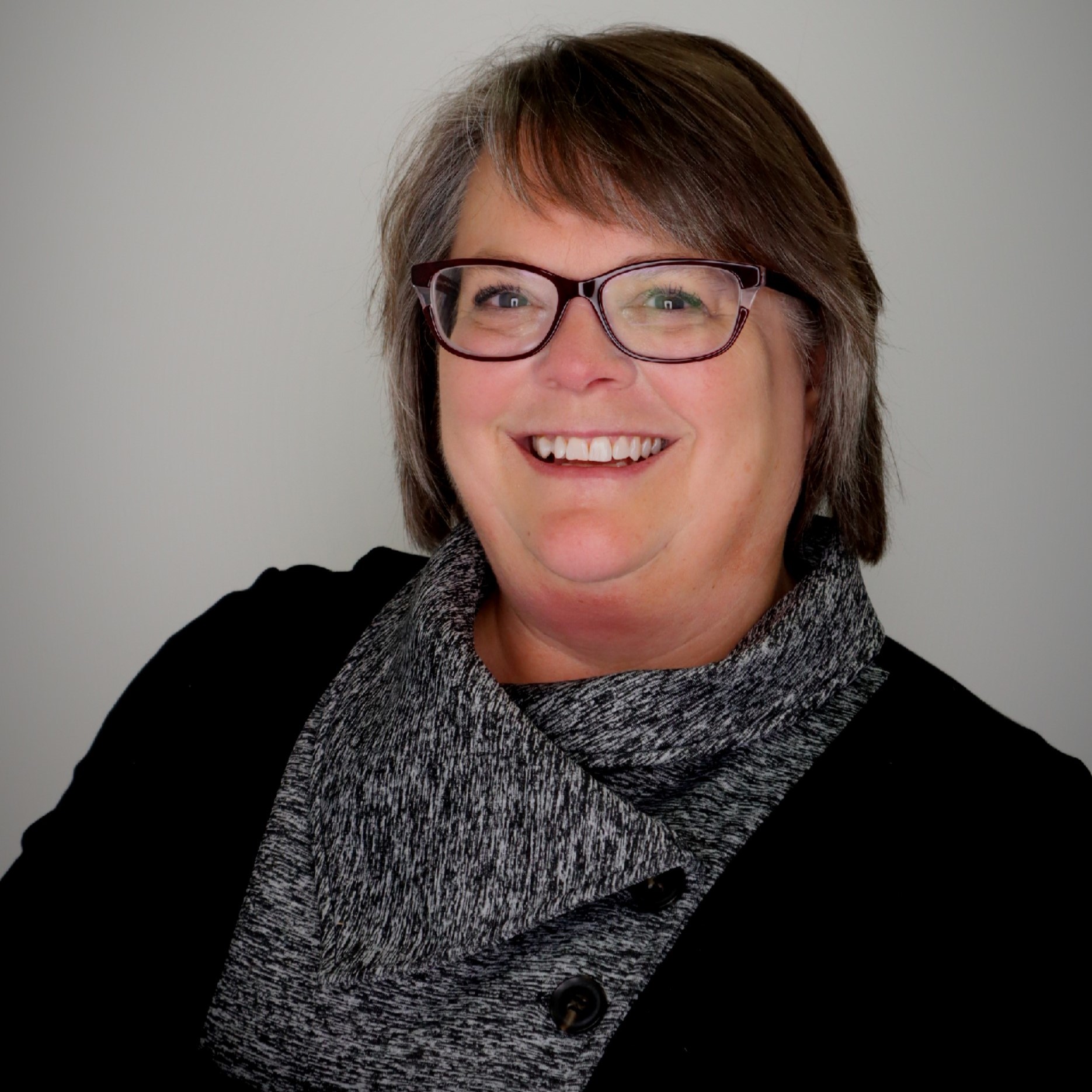 Headshot of April Hernandez.