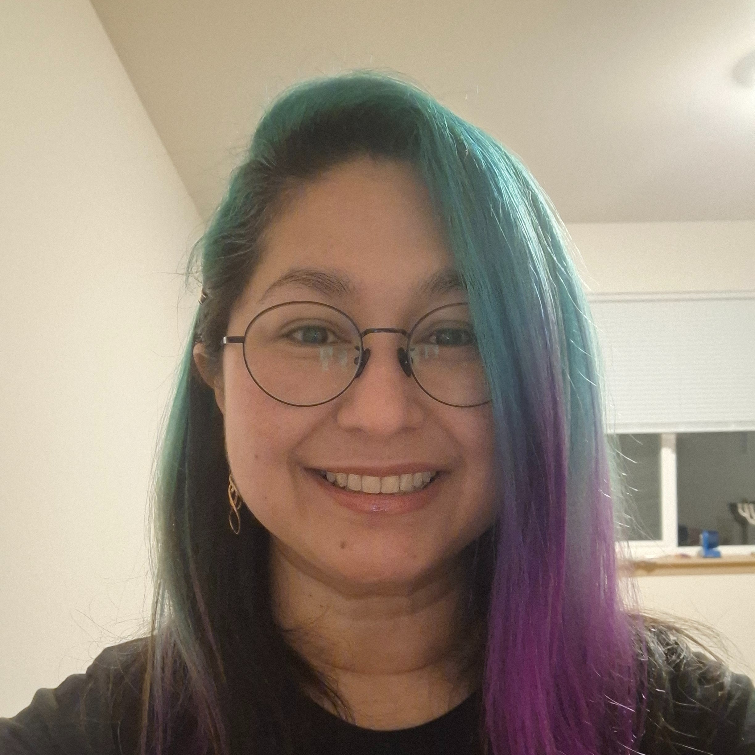 Headshot of Loly Gomez.