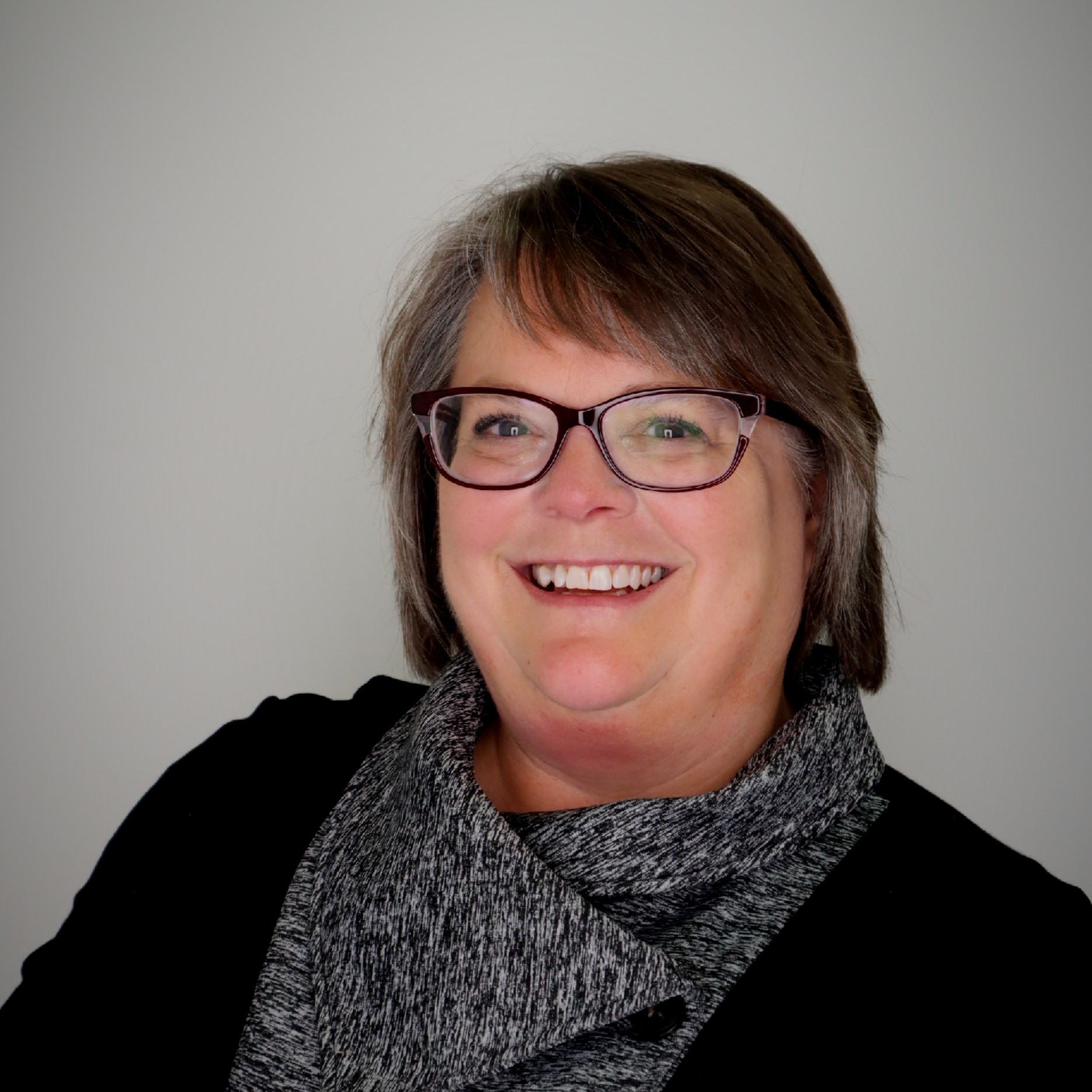 Headshot of April Hernandez.