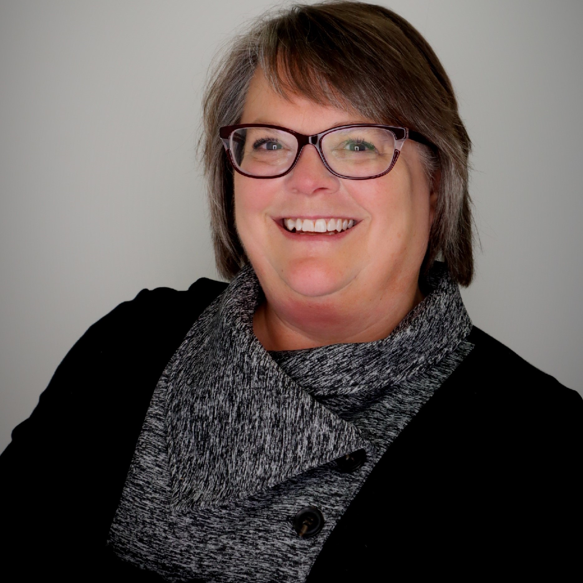 Headshot of April Hernandez.